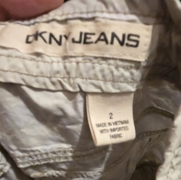 DKNY cute light colored camo capris sz2 - Picture 7 of 7